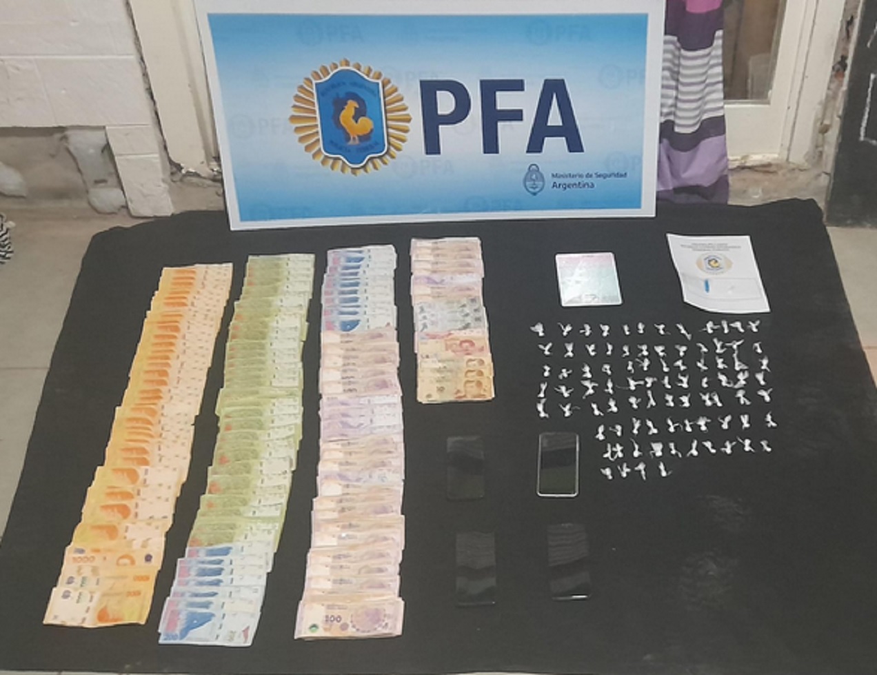 Secuestraron Dosis De Coca Na Dinero Celulares Y Una Balanza De