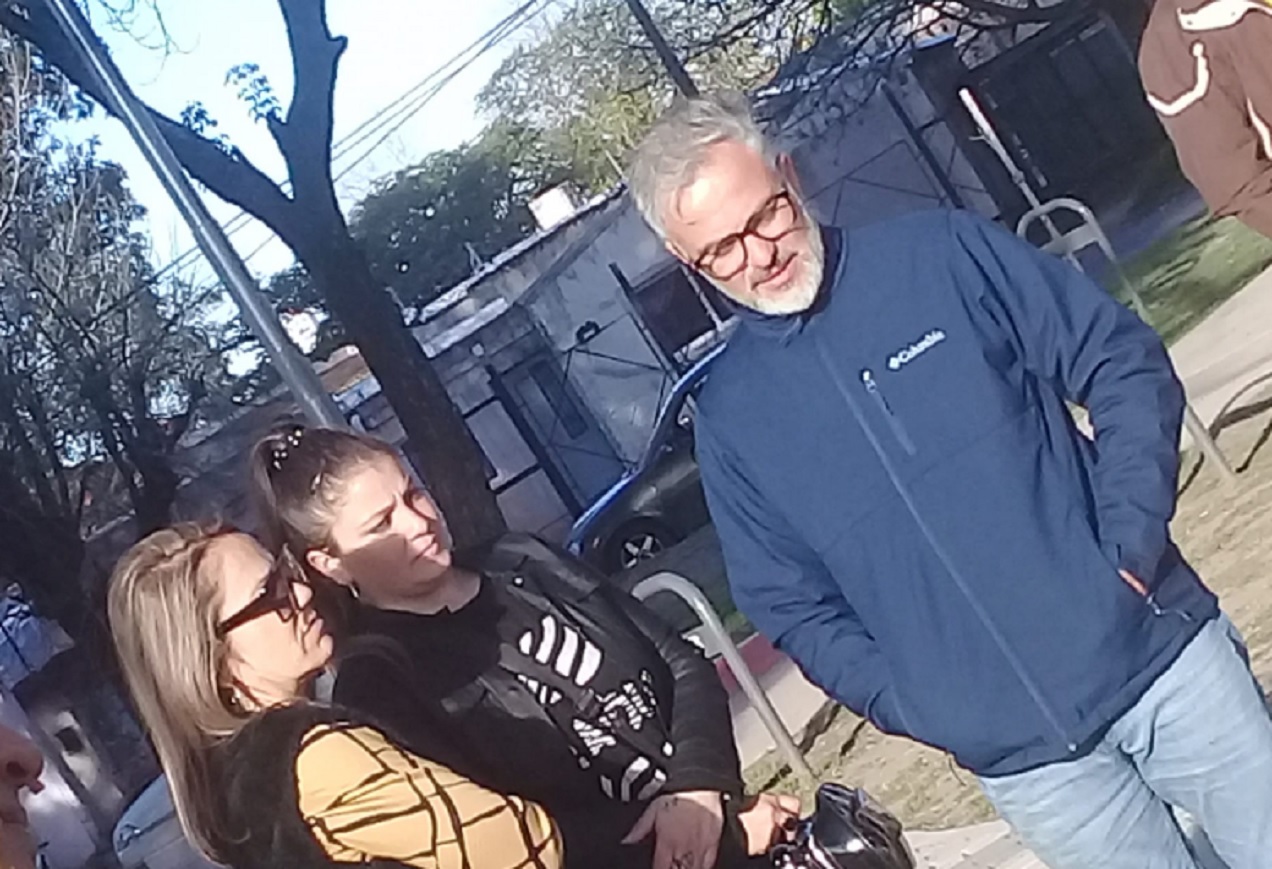Solanas y Guzmán junto a vecinos y militantes en Plaza Eva Perón y en Unión  Árabe - Noticias | La voz 90.1