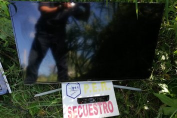Policía secuestró dos televisores que estaban ocultos en un descampado