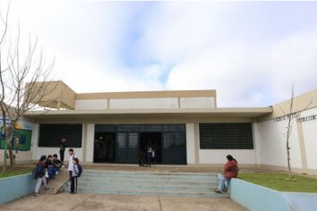Forzaron la puerta y se llevaron una cocina industrial en una escuela del Barrio Lomas del Mirador