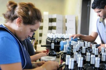 El gobierno estudia una amplia moratoria para personas y Pymes