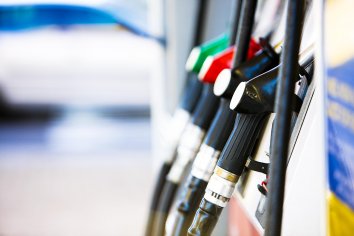 Al final el Gobierno congela por tres meses el precio de los combustibles con un decreto de necesidad y urgencia