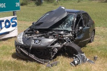La Picada: Cuatro lesionados en choque entre un camión y un auto.