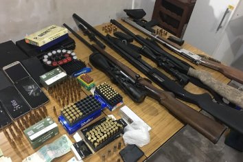 Megaoperativo en Rosario, son ocho los detenidos de una banda narcocriminal.