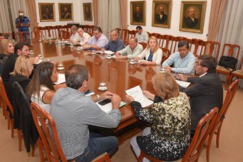 La primera oferta salarial del Gobierno no conformó a los gremios docentes