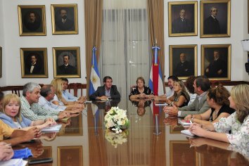 La primera oferta salarial del Gobierno no conformó a los gremios docentes