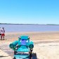 Tomaban sol en la playa y les
