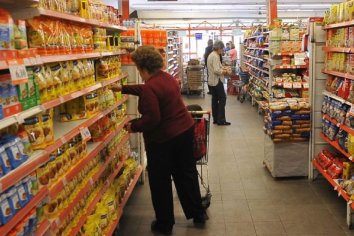 La canasta subió 3,7% en enero y una familia necesitó $26.442 para no ser pobre