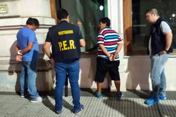 Buscaban estafar con dinero falso pero quedaron en libertad