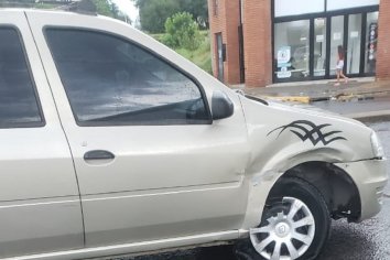 Dos vehículos colisionaron en Av Almafuerte