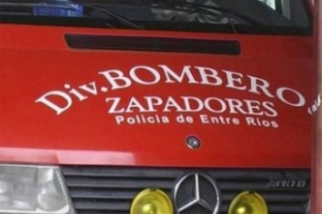 Una embarcación ardió en llamas en cercanías del Club Náutico