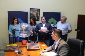 El Estado provincial sorteó nuevas viviendas para diez familias de Aranguren
