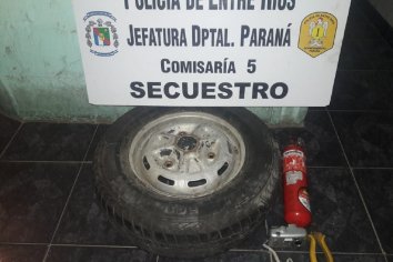 Caminaban por la calle con elementos de dudosa procedencia