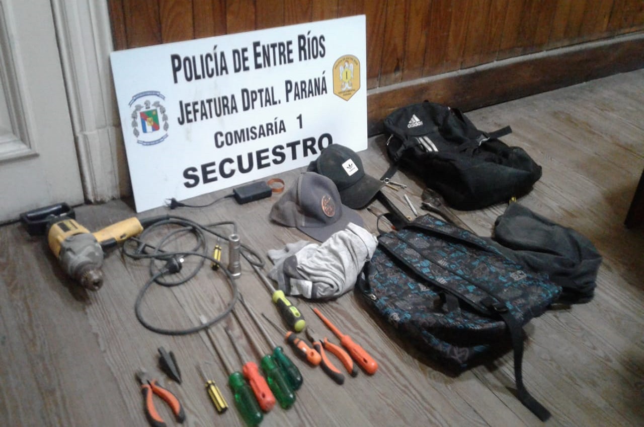 Detuvieron a dos hombres que caminaban por los techos - Noticias | La