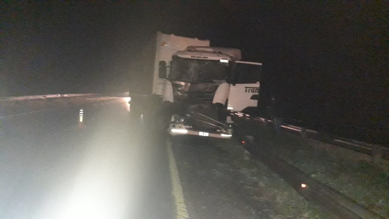 Choque entre dos camiones en Ruta 12 - Noticias | La voz 90.1