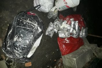Denuncian que un camión tiró leche en polvo