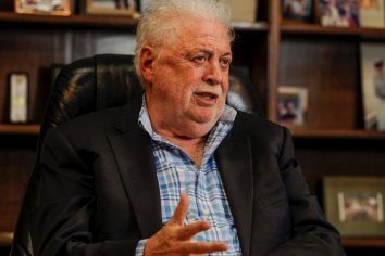 Ginés González García: “El incremento de casos tiene que ver con que el virus entró en barriadas humildes”