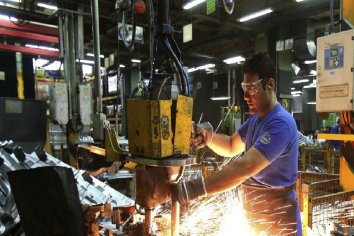 Para privados, la actividad industrial se contrajo 3,2% en octubre