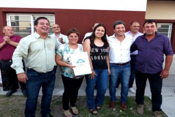 Se inauguran viviendas para docentes privados en Viale