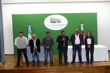 Más de 500 familias de familias de Paraná recibieron las escrituras de sus viviendas sociales