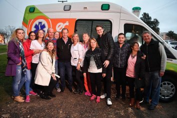 La provincia entregó dos nuevas ambulancias y Bordet destacó el trabajo conjunto con todos los intendentes