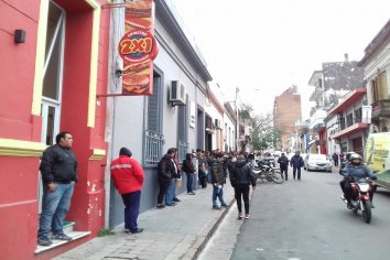Largas colas para conseguir un puesto de trabajo