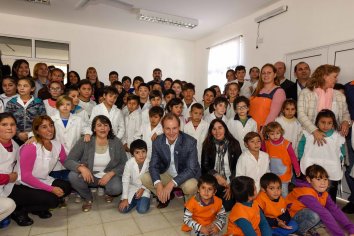 Bordet valoró las escuelas para la educación de “hombres y mujeres con libertad de pensamiento”