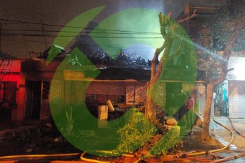 Voraz incendio en una tapicería