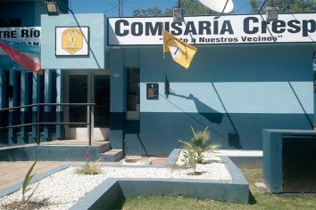 Representantes de modelos merodean las escuelas y causan preocupación en padres