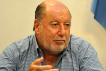 Busti: “La imagen más grotesca que yo he visto en mi vida es la de el presidente jugando al fútbol en Los Abrojos”