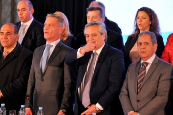 Junto a Gioja, Manzur y Arcioni, Alberto Fernández disertó en La Bancaria