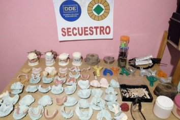 Montaron un consultorio odontológico "Trucho" en Paraná y atendieron a decenas de personas