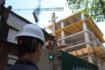 La construcción se hundió un 75.6% en Abril