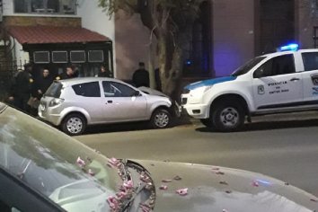 Joven conductora colisionó contra un árbol de la Costanera Paranaense