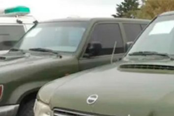 Unimog, sables y lanzallamas. Un megarremate del Ejército liquida piezas históricas