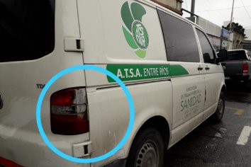 Un motociclista colisionó con una camioneta de sanidad