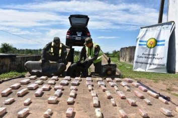 Secuestraron 150 paquetes de droga que transportaban ocultos en un automóvil