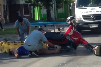 Niño de 3 años cruzó la calle sin mirar y fue embestido por una motoclista