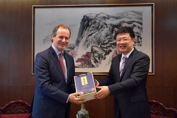 Bordet fortalece la agenda comercial e institucional con China para el desarrollo productivo