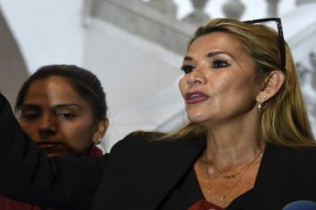 Bolivia: La titular del Senado se autoproclamó presidenta del país