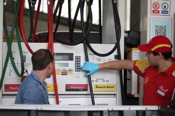 Estacioneros proponer desdolarizar los combustibles y desactivar la brecha de precios entre Capital y el interior