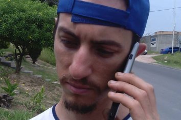 Un bailarín perdió toda su vestimenta en el incendio de su casa y pide ayuda