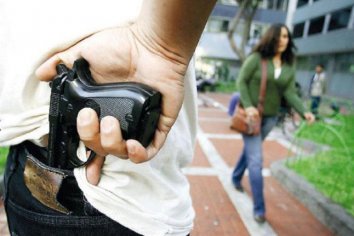 Trabajadora de casa de familia fue asaltada con un arma de fuego