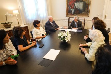 Gines González García presentó el nuevo protocolo para el aborto no punible