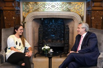 El presidente Alberto Fernández se reunió con la futbolista Macarena Sánchez