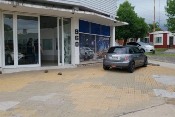Roban concesionaria y los dueños piden privacidad