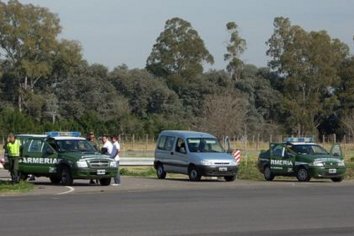 Gendarmeria persiguió una camioneta que luego dejaron abandonada