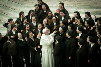 El Vaticano levanta el tabú sobre los abusos sexuales y laborales contra las monjas