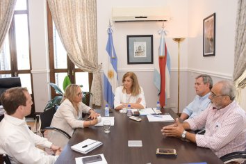 Coordinan acciones para ejecutar programas en Juntas de Gobierno y Comunas