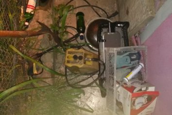 Quisieron robar una hidrolavadora pero la alarma no los dejó